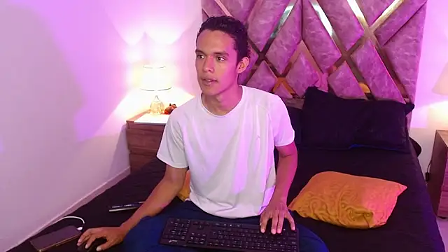 nickolas moon online show from 09/11/25, 03:01