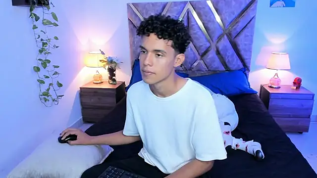 nickolas moon online show from 10/03/25, 10:11