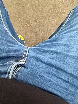 kisbiro77777 online show from 10/09/25, 07:42