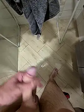 kisbiro77777 online show from 09/28/25, 07:32