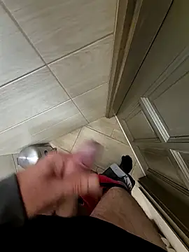 kisbiro77777 online show from 09/28/25, 06:31