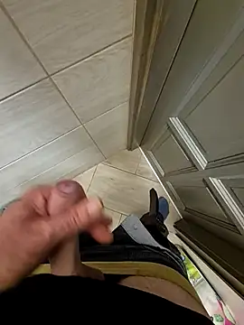 kisbiro77777 online show from 09/09/25, 08:46