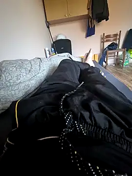 kisbiro77777 online show from 10/18/25, 03:58