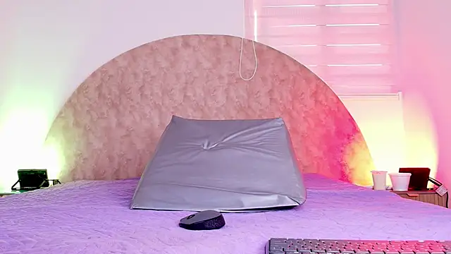 anisha x online show from 02/12/26, 07:24