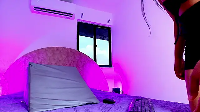 anisha x online show from 11/15/25, 07:18