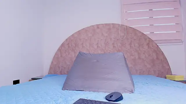 anisha x online show from 05/07/26, 07:39