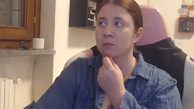 Snapshot of valerysexy chatting on 10/09/25, 08:31 valerysexy online show from 10/09/25, 08:31
