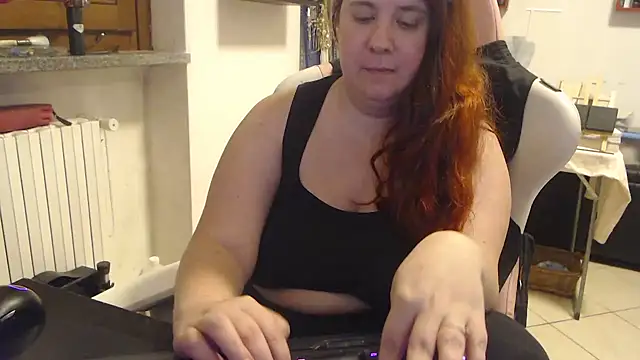 Snapshot of valerysexy chatting on 10/17/25, 10:11 valerysexy online show from 10/17/25, 10:11