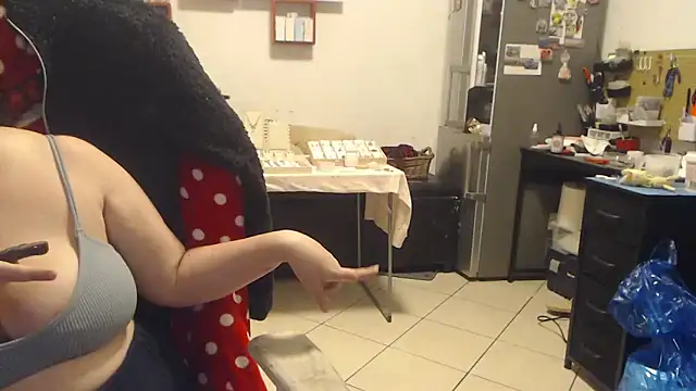 valerysexy online show from 10/31/25, 11:11