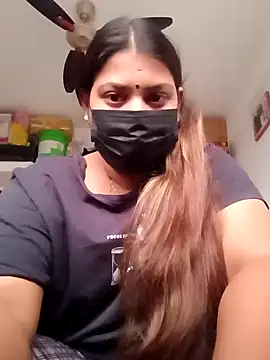 Snapshot of Hotmilfxox chatting on 12/23/24, 02:24 Hotmilfxox online show from 12/23/24, 02:24