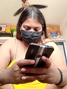 Snapshot of Hotmilfxox chatting on 01/25/25, 08:10 Hotmilfxox online show from 01/25/25, 08:10