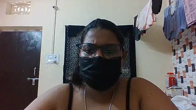 Snapshot of Hotmilfxox chatting on 06/19/26, 08:09 Hotmilfxox online show from 06/19/26, 08:09
