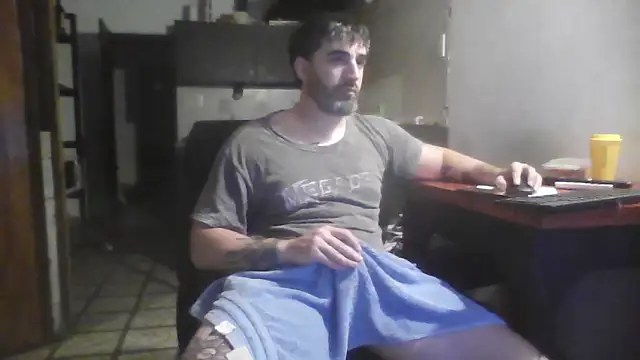 Snapshot of ozzypsico13 chatting on 09/25/25, 03:45 ozzypsico13 online show from 09/25/25, 03:45