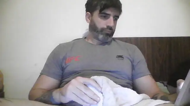 Snapshot of ozzypsico13 chatting on 06/24/26, 02:43 ozzypsico13 online show from 06/24/26, 02:43