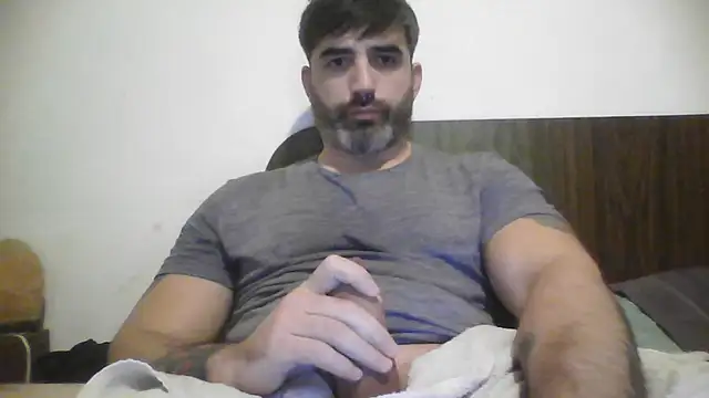 Snapshot of ozzypsico13 chatting on 06/19/26, 01:11 ozzypsico13 online show from 06/19/26, 01:11