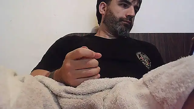 Snapshot of ozzypsico13 chatting on 11/22/25, 04:44 ozzypsico13 online show from 11/22/25, 04:44