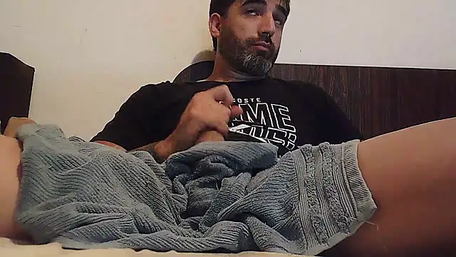 Snapshot of ozzypsico13 chatting on 09/21/25, 03:22 ozzypsico13 online show from 09/21/25, 03:22