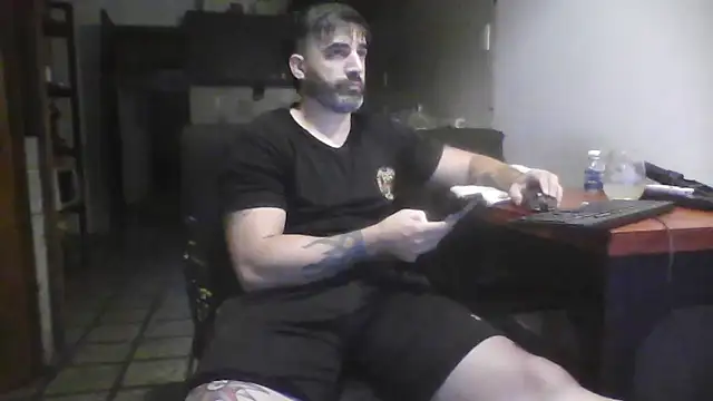 Snapshot of ozzypsico13 chatting on 11/29/25, 10:21 ozzypsico13 online show from 11/29/25, 10:21