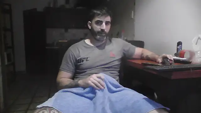 Snapshot of ozzypsico13 chatting on 10/29/25, 02:10 ozzypsico13 online show from 10/29/25, 02:10