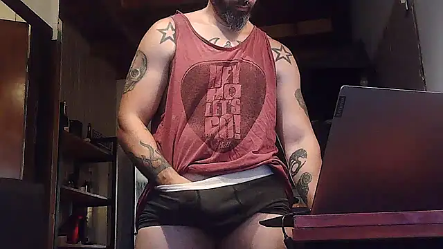 Snapshot of ozzypsico13 chatting on 02/07/25, 09:37 ozzypsico13 online show from 02/07/25, 09:37