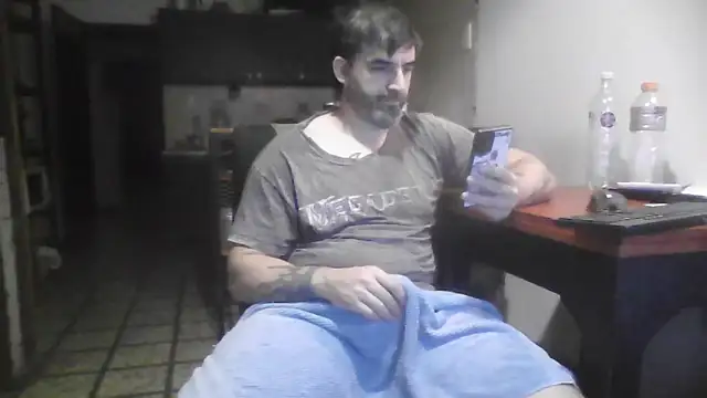 Snapshot of ozzypsico13 chatting on 11/19/25, 03:06 ozzypsico13 online show from 11/19/25, 03:06