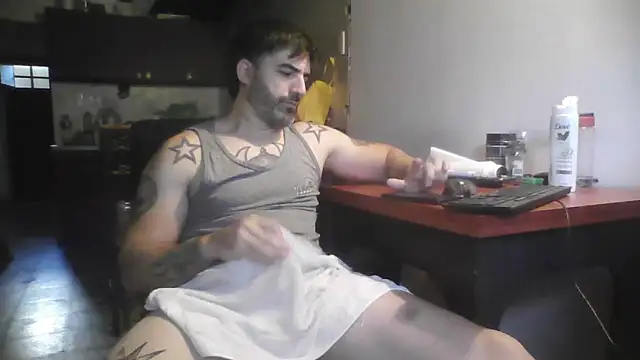 Snapshot of ozzypsico13 chatting on 11/24/25, 12:16 ozzypsico13 online show from 11/24/25, 12:16