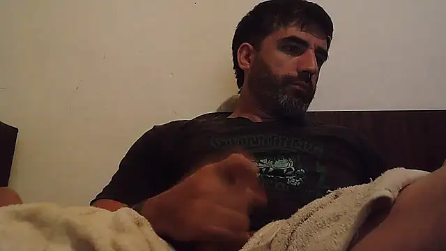 Snapshot of ozzypsico13 chatting on 10/14/25, 01:28 ozzypsico13 online show from 10/14/25, 01:28