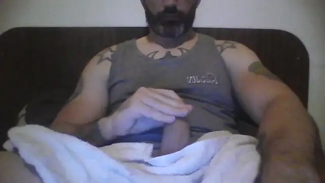 Snapshot of ozzypsico13 chatting on 12/04/25, 01:48 ozzypsico13 online show from 12/04/25, 01:48