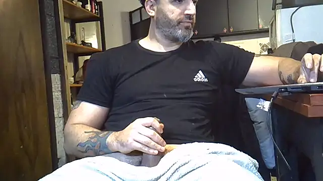Snapshot of ozzypsico13 chatting on 08/02/26, 02:37 ozzypsico13 online show from 08/02/26, 02:37