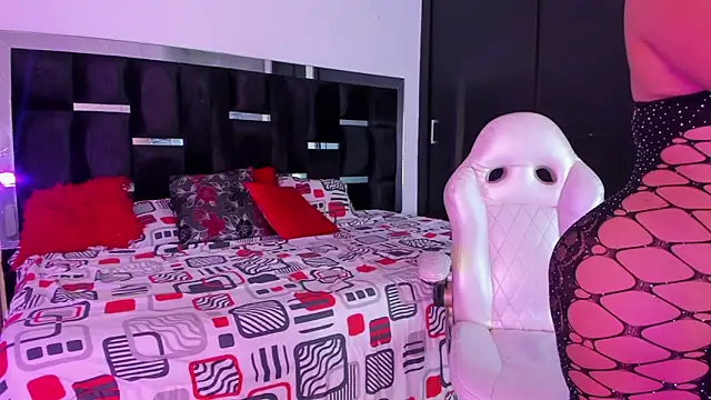 Tasha Sant online show from 11/21/25, 08:08