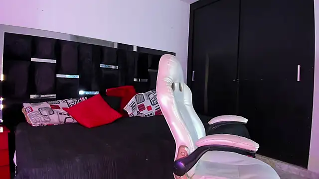 Tasha Sant online show from 11/04/25, 08:23