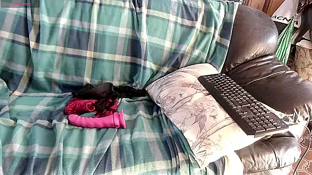 LauraMonolo online show from 04/15/26, 06:08