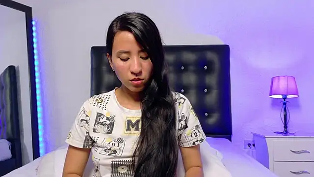 Skinny hottie18 online show from 09/30/25, 01:50