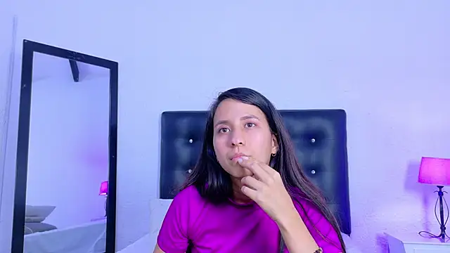 Skinny hottie18 online show from 05/13/26, 11:56