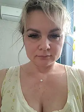 Snapshot of candy_queeen chatting on 02/20/26, 11:34 candy queeen online show from 02/20/26, 11:34