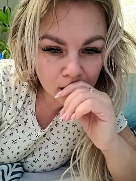 candy queeen online show from 11/25/25, 06:25