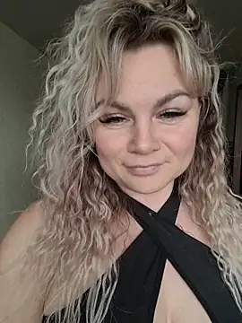 Snapshot of candy_queeen chatting on 02/27/26, 10:04 candy queeen online show from 02/27/26, 10:04