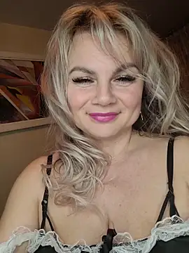 Snapshot of candy_queeen chatting on 02/08/26, 09:34 candy queeen online show from 02/08/26, 09:34