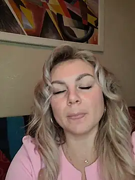 candy queeen online show from 11/21/25, 01:37