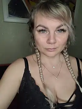 candy queeen online show from 11/26/25, 02:55