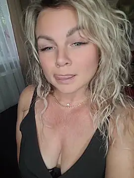 candy queeen online show from 06/18/26, 01:49