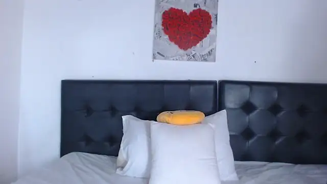 Snapshot of Amara_Red chatting on 10/01/25, 11:14 Amara Red online show from 10/01/25, 11:14