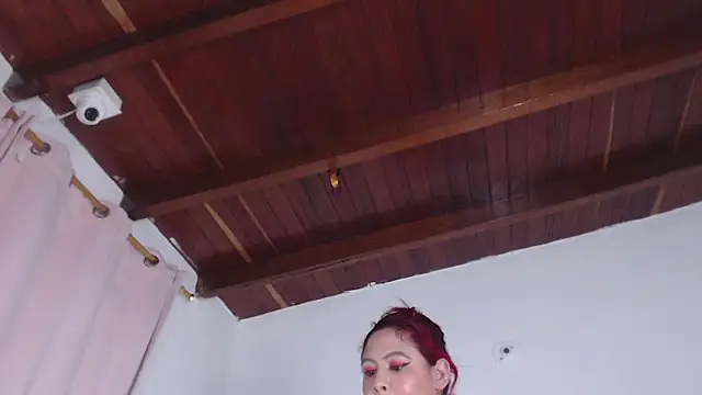 Snapshot of Amara_Red chatting on 10/15/25, 11:18 Amara Red online show from 10/15/25, 11:18