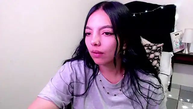 Snapshot of loren_tits24 chatting on 06/21/26, 08:25 loren tits24 online show from 06/21/26, 08:25