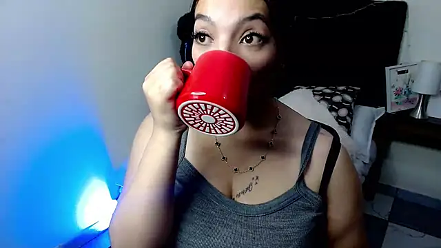 Snapshot of loren_tits24 chatting on 06/12/26, 11:02 loren tits24 online show from 06/12/26, 11:02