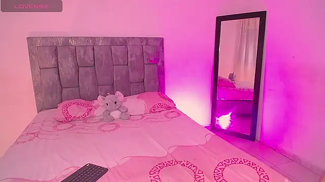 DIANEE 01 online show from 12/20/25, 08:12