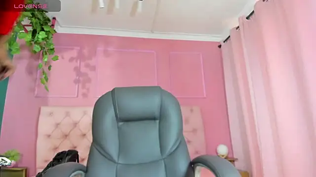 Snapshot of sexual_diamond chatting on 06/23/26, 01:53 sexual diamond online show from 06/23/26, 01:53