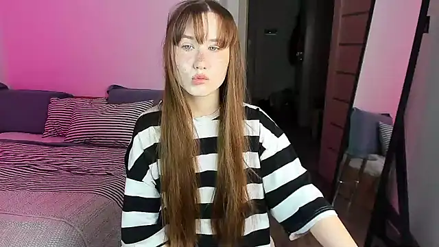 Snapshot of Stella_Sunny chatting on 10/04/25, 09:05 Stella Sunny online show from 10/04/25, 09:05