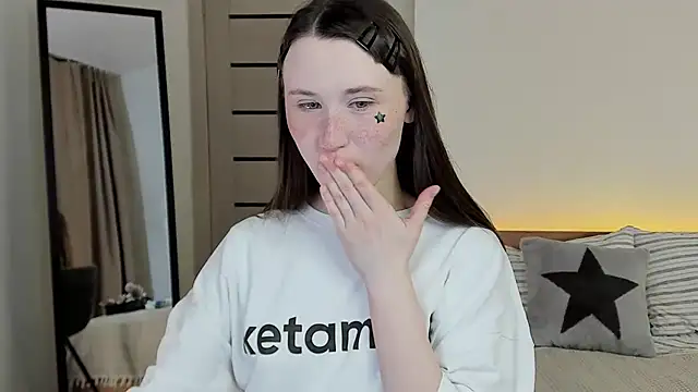 Stella Sunny online show from 04/04/26, 12:39