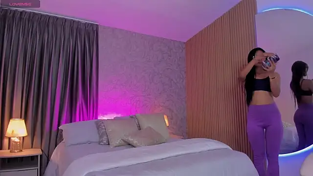 Snapshot of anniie_smith chatting on 11/28/25, 03:07 anniie smith online show from 11/28/25, 03:07